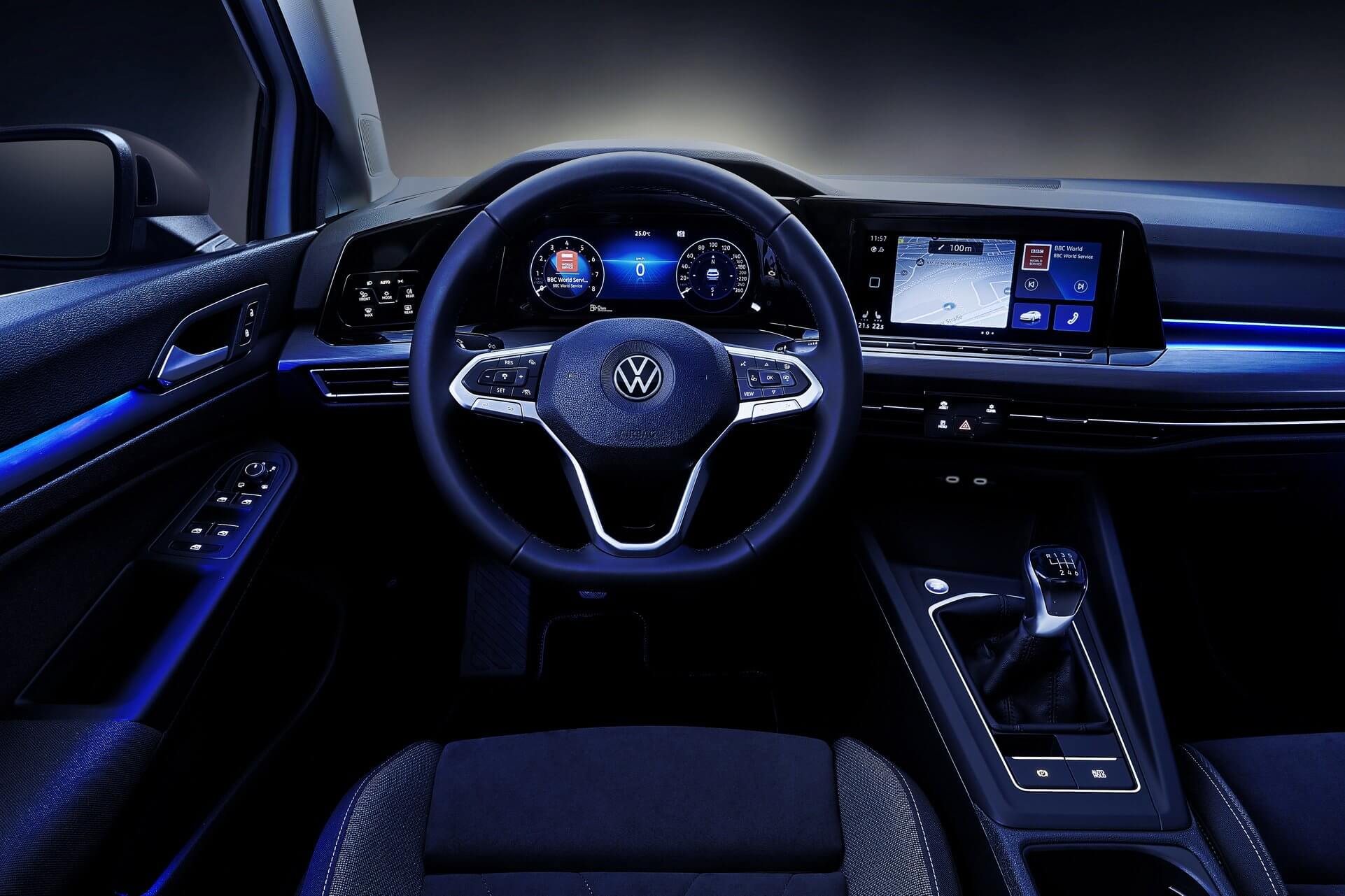 VW_Golf_Variant_2022_interior.jpg