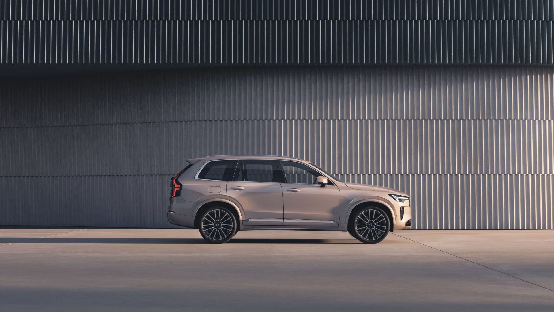 dlhodoby-prenajom-volvo-xc90-core-bright.jpg