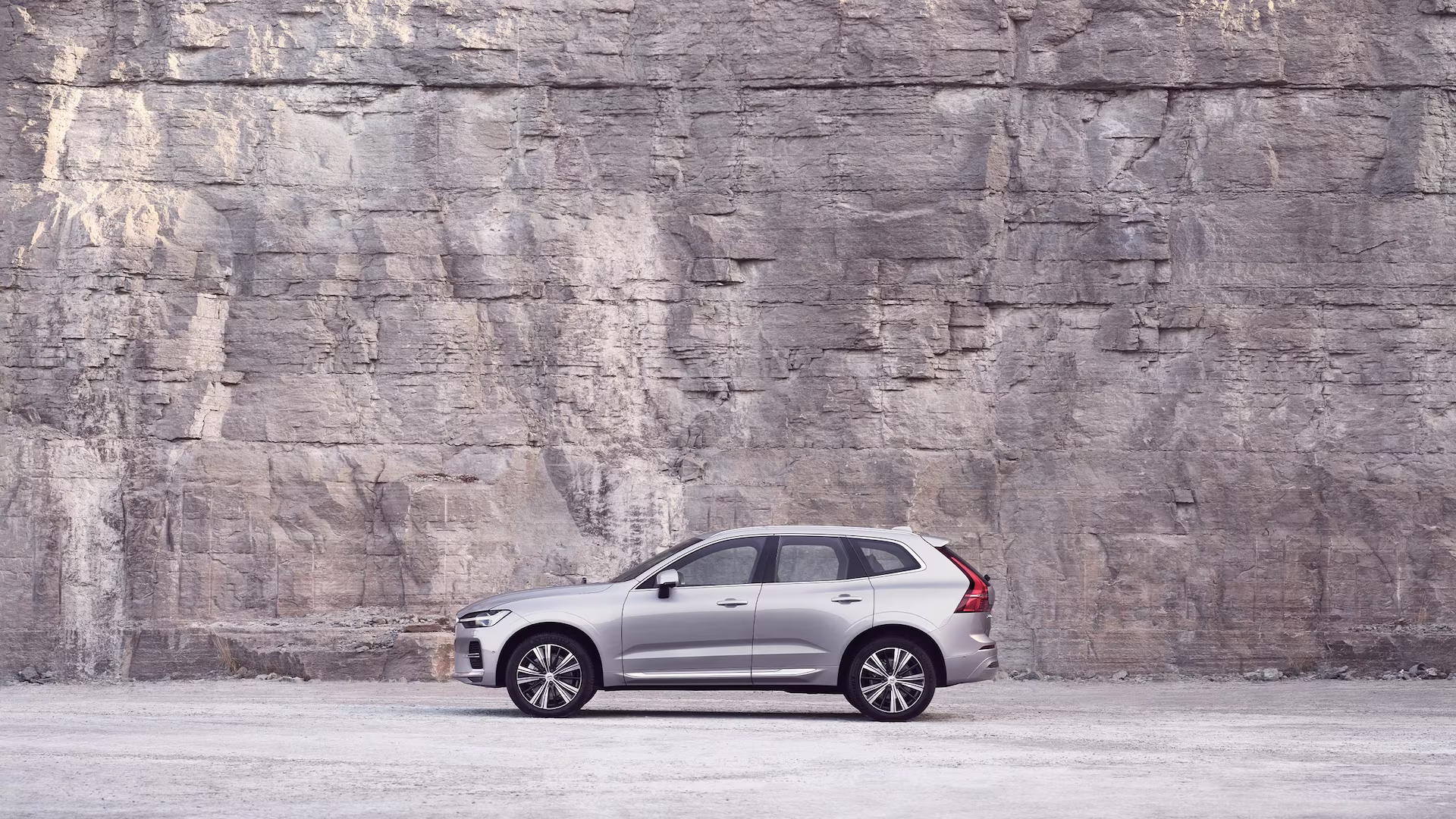 xc60-fuel-hero-16x9.jpg.avif